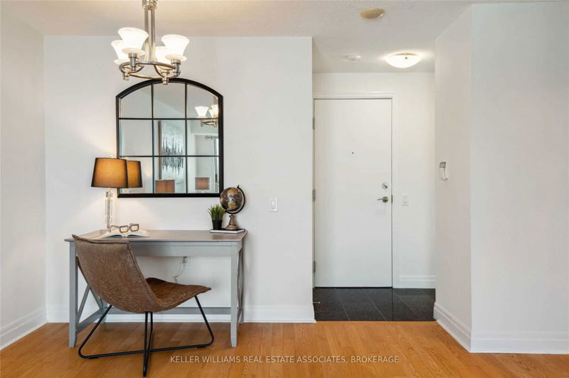 Preview image for 21 Hillcrest Ave #2702, Toronto