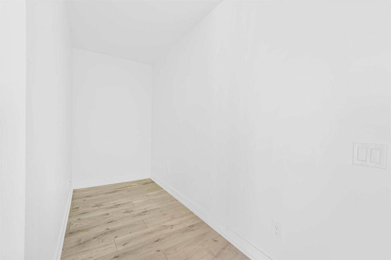 Preview image for 161 Roehampton Ave #515, Toronto