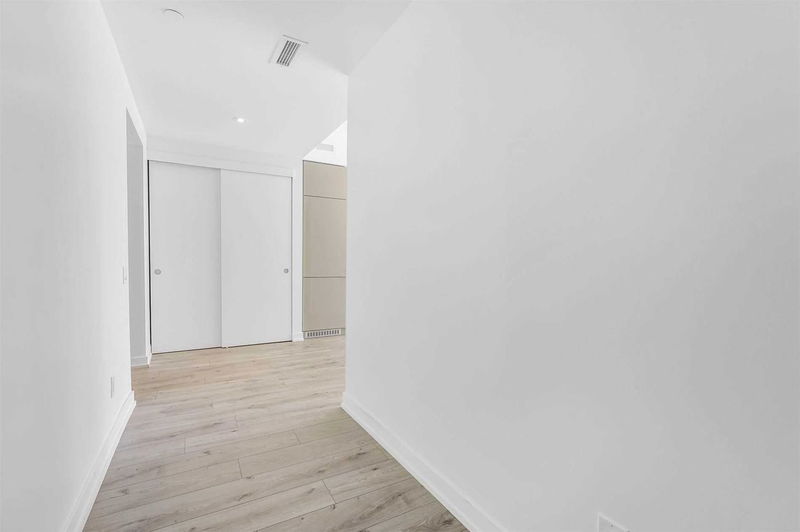 Preview image for 161 Roehampton Ave #515, Toronto