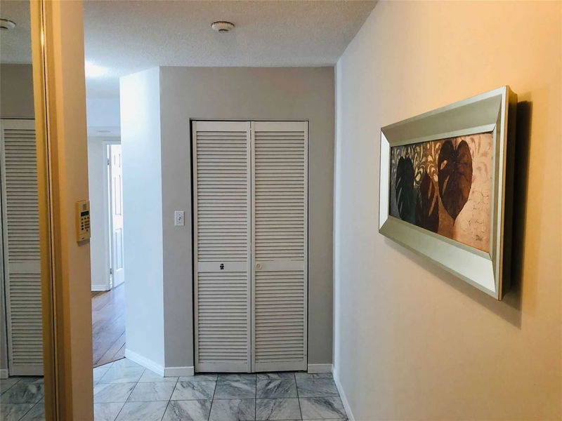 Preview image for 18 Hillcrest Ave #1110, Toronto