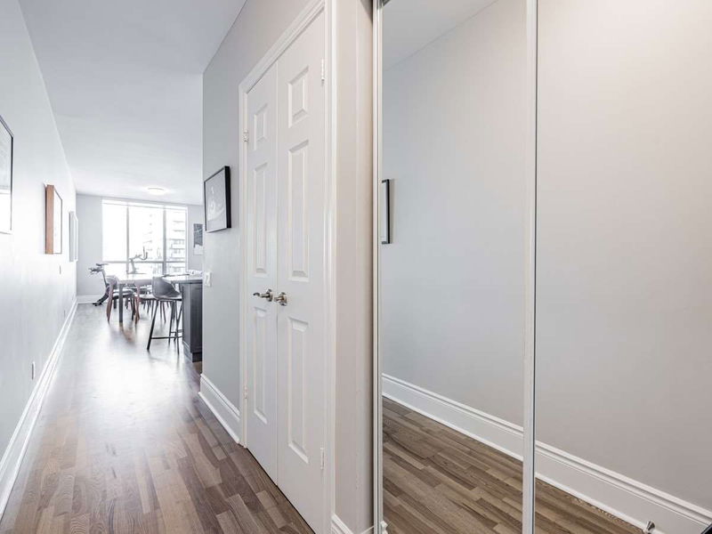 Preview image for 123 Eglinton Ave E #1514, Toronto