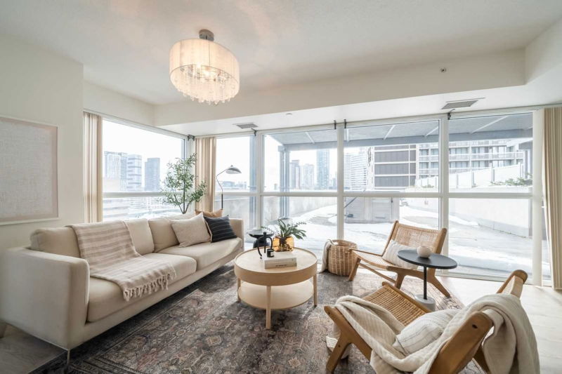 Preview image for 386 Yonge St #1407, Toronto