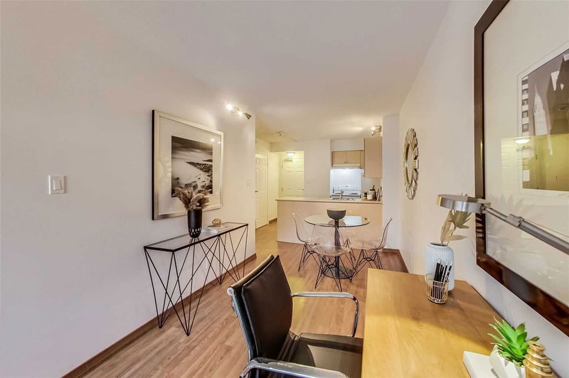 Preview image for 15 Maplewood Ave #208, Toronto