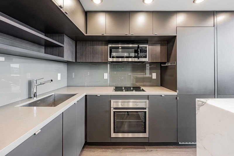 Preview image for 111 St Clair Ave W #923, Toronto