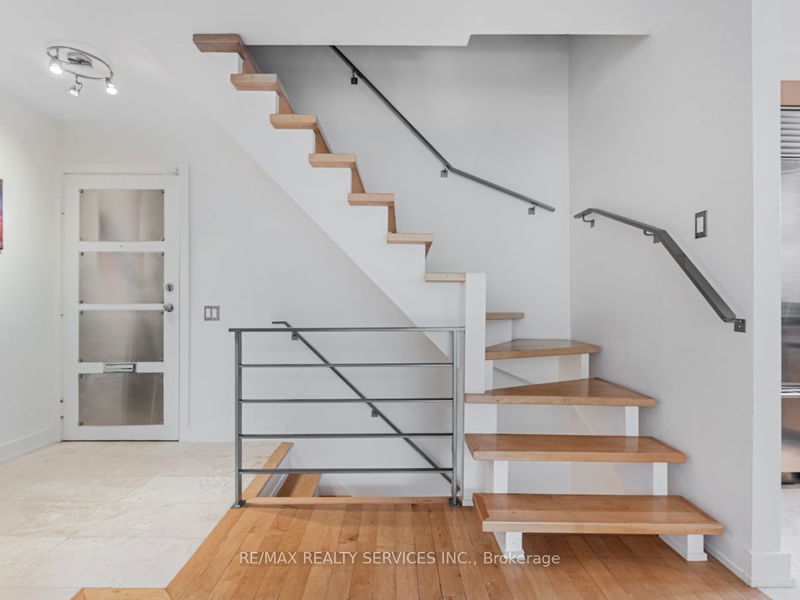 Preview image for 28 Admiral Rd #6, Toronto