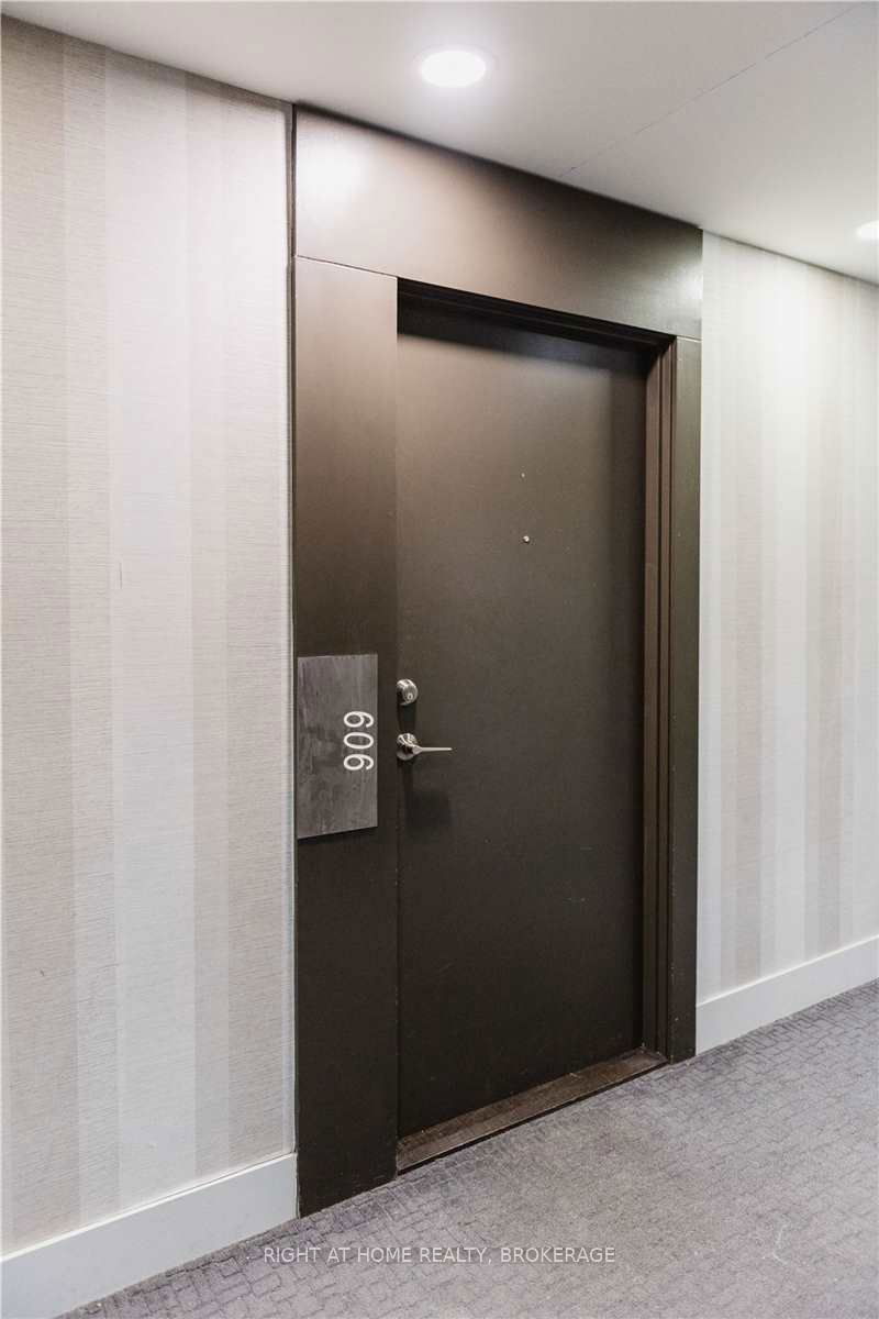 Preview image for 20 Bruyeres Mews #909, Toronto