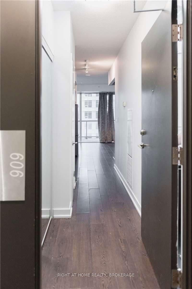 Preview image for 20 Bruyeres Mews #909, Toronto