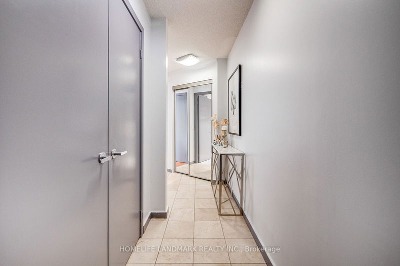 Preview image for 8 York St #612, Toronto