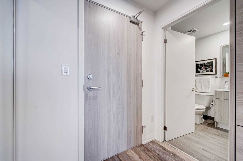 Preview image for 75 Canterbury Pl #1610, Toronto