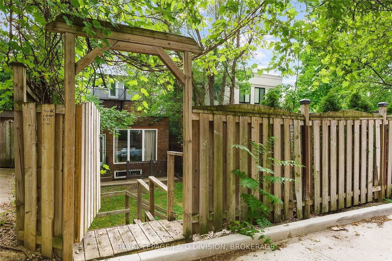Preview image for 18 Woodlawn Ave W, Toronto