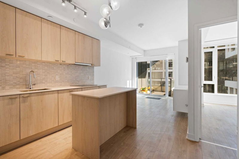 Preview image for 27 Bathurst St #914, Toronto