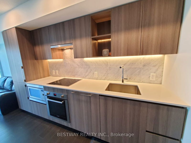 Preview image for 17 Bathurst St #907, Toronto