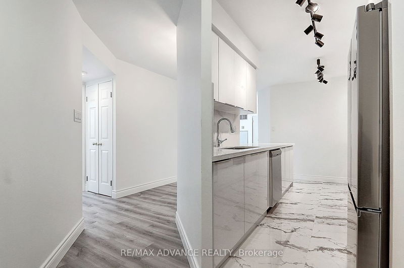 Preview image for 24 Wellesley St W #1611, Toronto