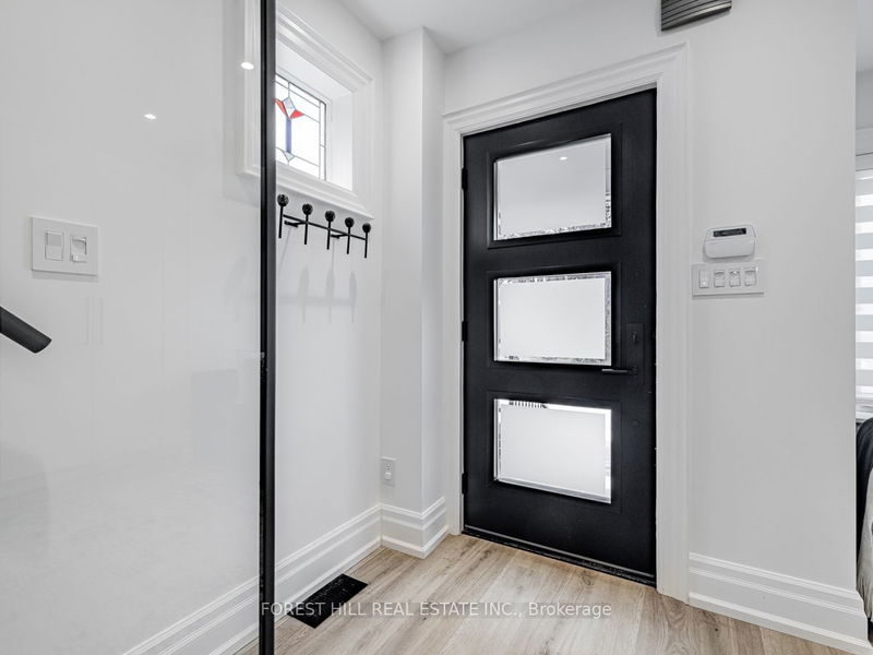 Preview image for 103 Gloucester Grve, Toronto