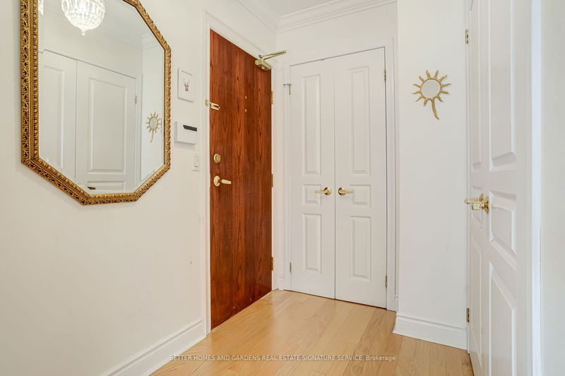 Preview image for 1 Deer Park Cres #406, Toronto