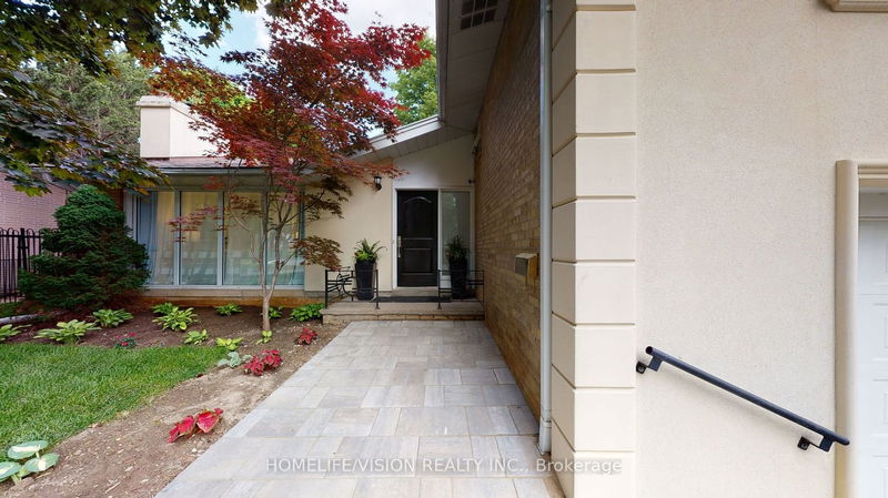 Preview image for 12 Flaremore Cres, Toronto