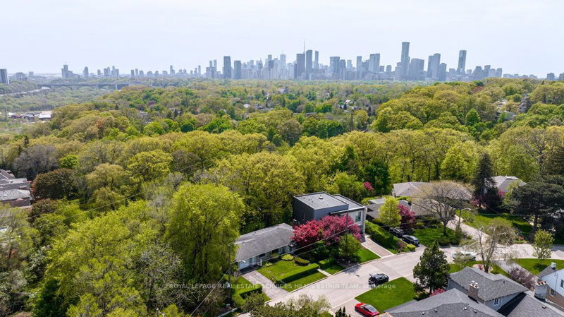 Preview image for 22 Moorehill Dr, Toronto