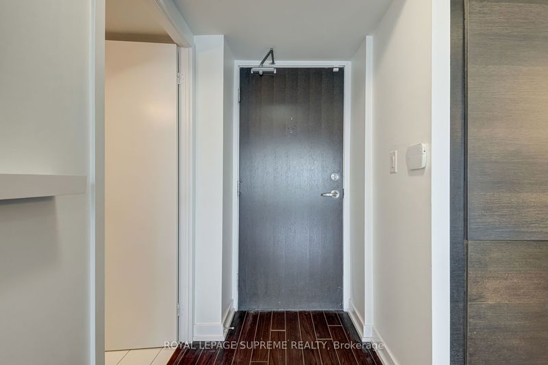 Preview image for 25 Capreol Crt #605, Toronto