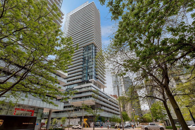 Preview image for 161 Roehampton Ave #803, Toronto