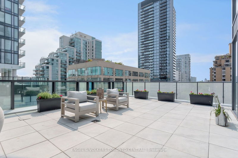 Preview image for 161 Roehampton Ave #803, Toronto