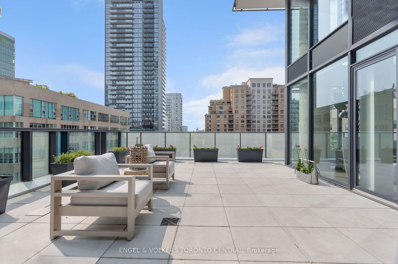 Preview image for 161 Roehampton Ave #803, Toronto