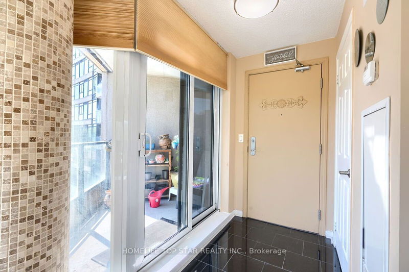 Preview image for 18 Valley Woods Rd #803, Toronto