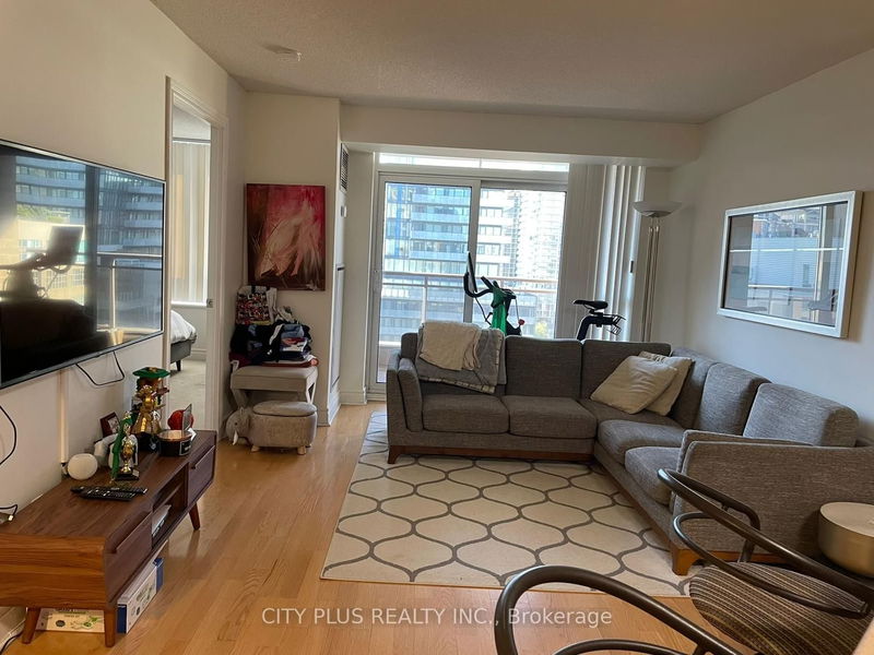 Preview image for 123 Eglinton Ave #1103, Toronto