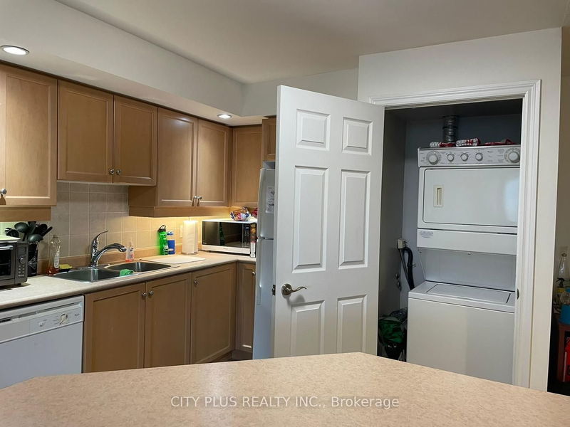 Preview image for 123 Eglinton Ave #1103, Toronto