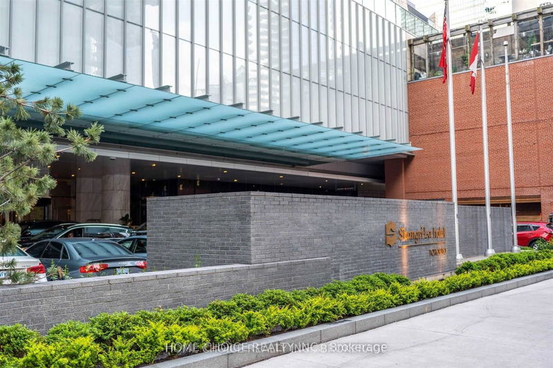 Preview image for 180 University Ave #2104, Toronto