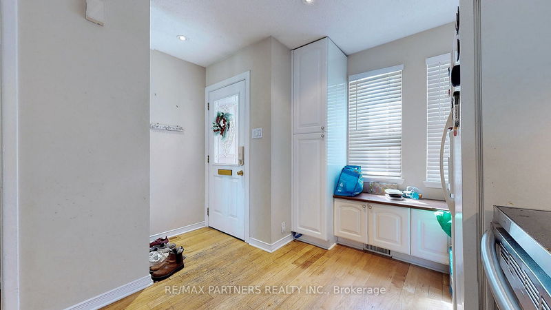Preview image for 5 Aitken Pl, Toronto