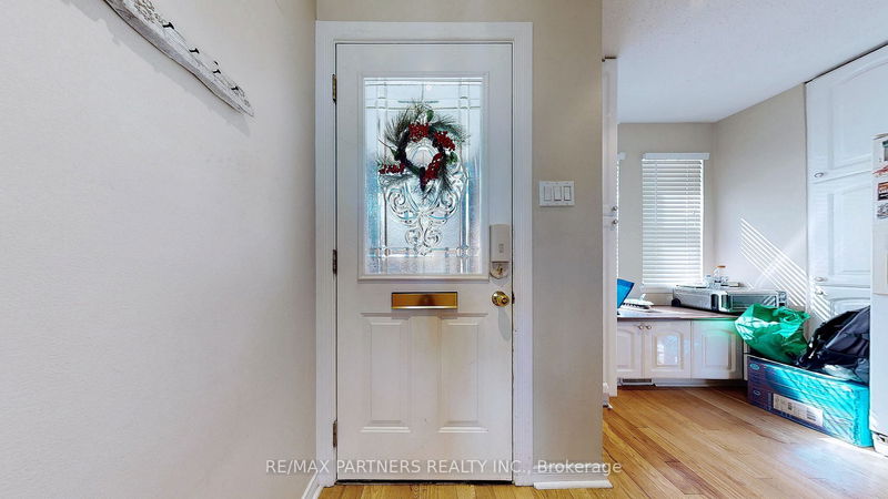 Preview image for 5 Aitken Pl, Toronto