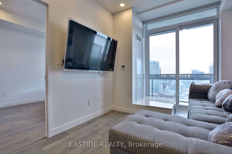 Preview image for 8 Eglinton Ave E #2407, Toronto