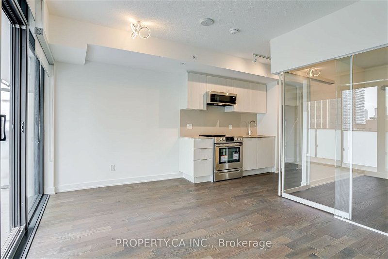 Blurred preview image for 25 Richmond St E #915, Toronto