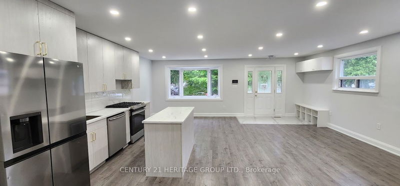 Preview image for 371 Hollyberry Tr, Toronto