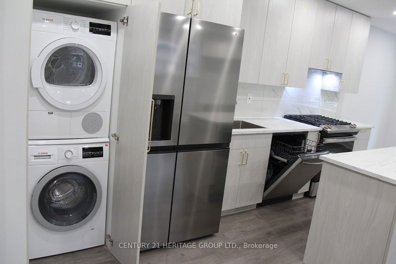 Preview image for 371 Hollyberry Tr, Toronto