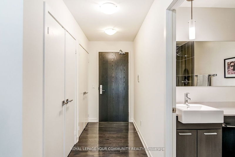 Preview image for 770 Bay St #1006, Toronto