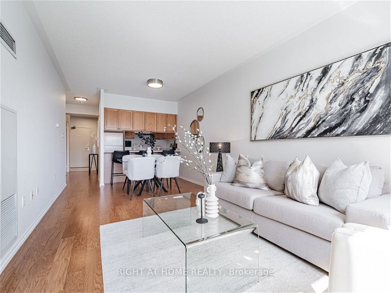 Preview image for 889 Bay St #703, Toronto