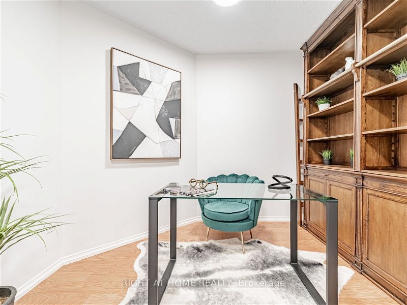 Preview image for 889 Bay St #703, Toronto