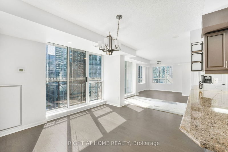 Preview image for 140 Simcoe St #1415, Toronto