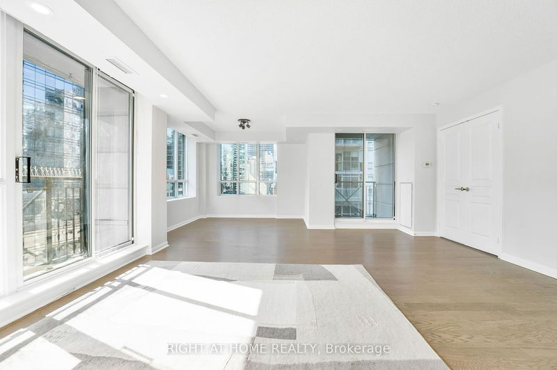 Preview image for 140 Simcoe St #1415, Toronto