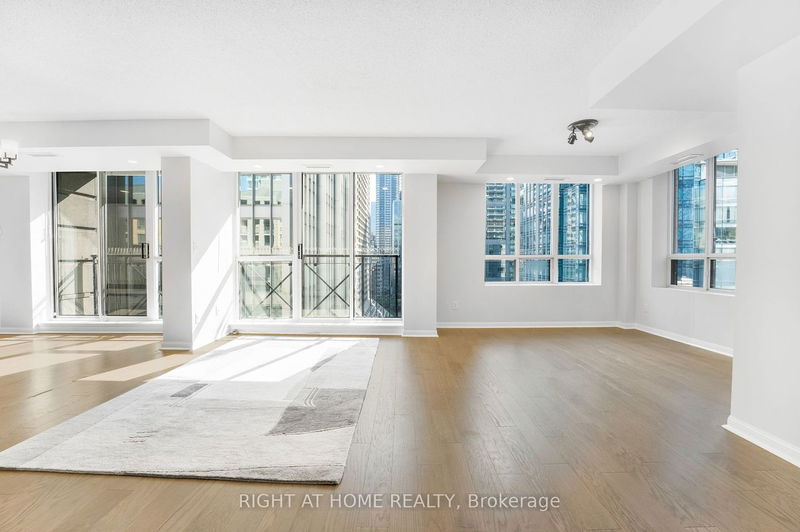 Preview image for 140 Simcoe St #1415, Toronto