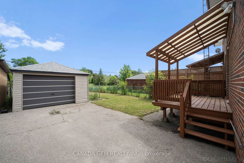 Preview image for 39 Wyndcliff Cres, Toronto