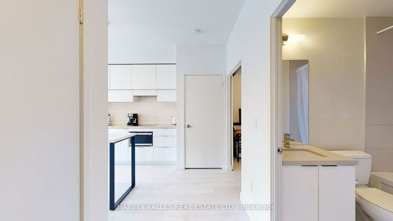 Preview image for 8 Eglinton Ave E #5312, Toronto