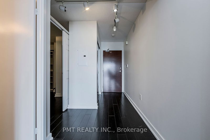 Preview image for 10 Capreol Crt #506, Toronto