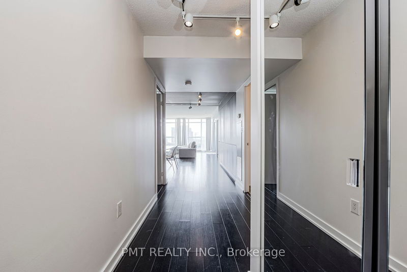 Preview image for 10 Capreol Crt #506, Toronto