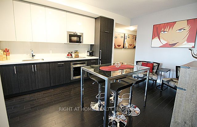 Preview image for 330 Richmond St W, Toronto