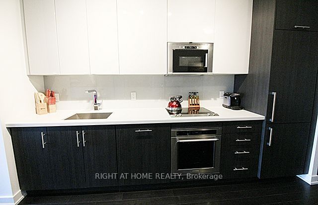 Preview image for 330 Richmond St W, Toronto