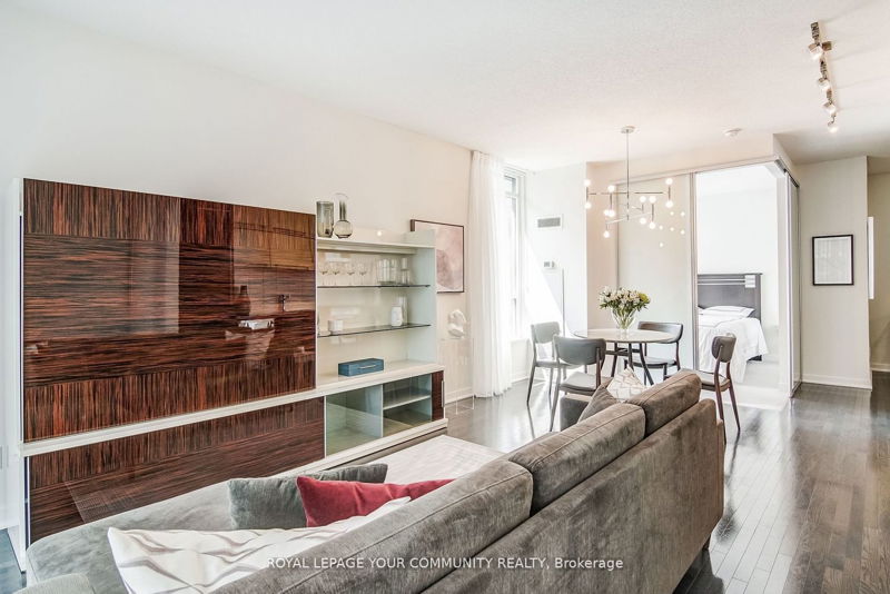 Preview image for 770 Bay St #1006, Toronto