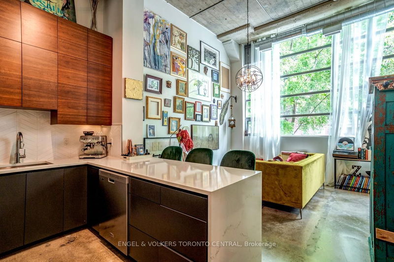 Preview image for 637 Lake Shore Blvd W #116, Toronto