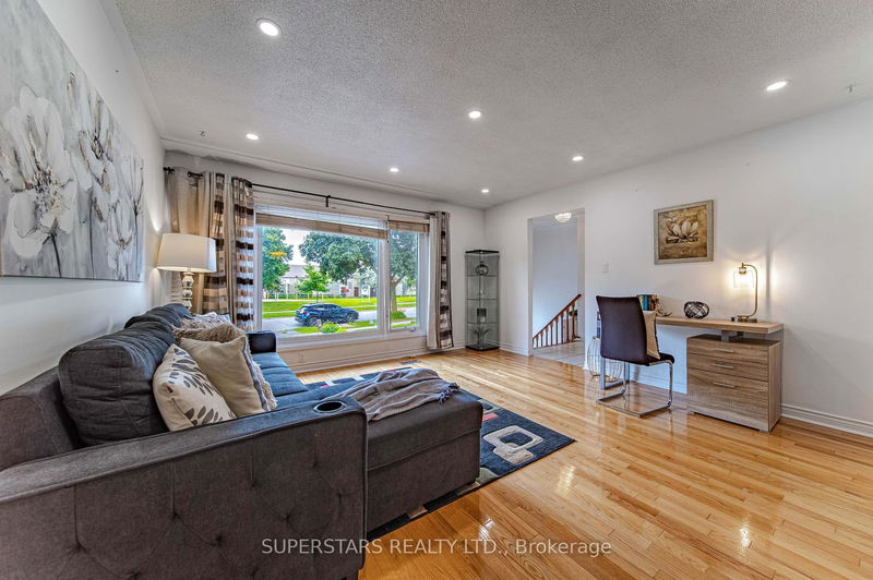 Preview image for 379 Cherokee Blvd, Toronto